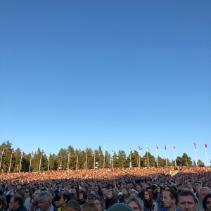 Audience before "Zvaigžņu ceļā", Mežaparks 8 July 2018. Photo by Jessica Zarins